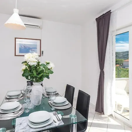 Beautiful In With Kitchen Poljica (Trogir)