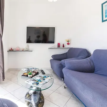 Beautiful In With Kitchen Holiday home *