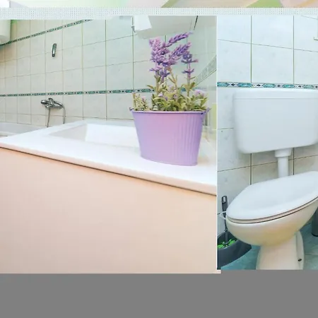 Three-bedroom With Sea View 07 *