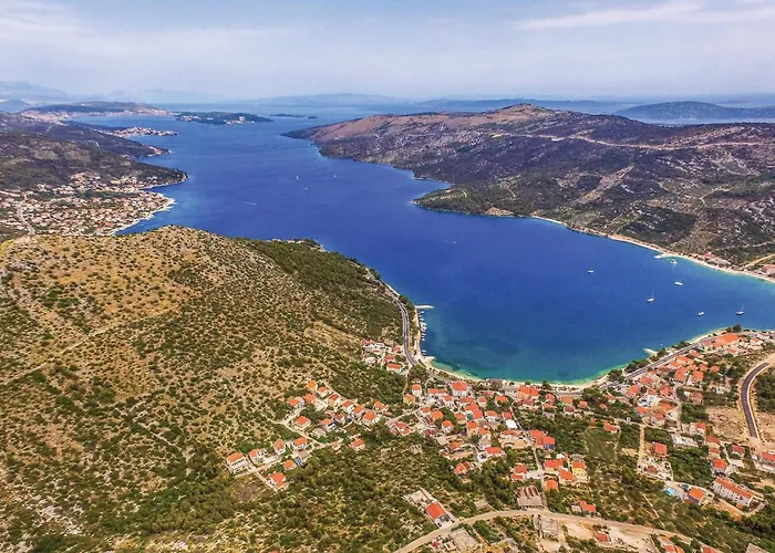 Three-bedroom With Sea View 07